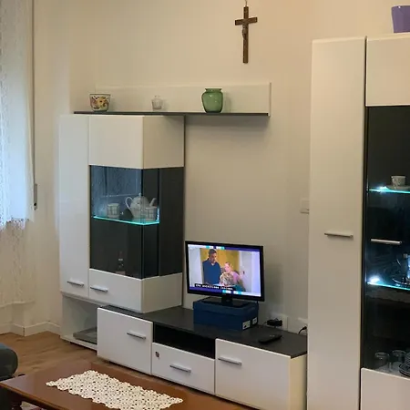 Luna, Vicino Centro Storico Спилимберго