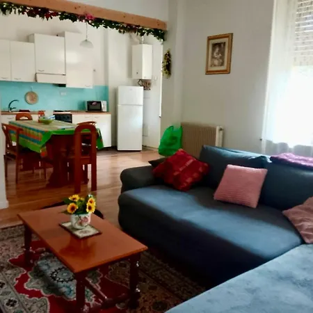 Luna, Vicino Centro Storico Apartman *